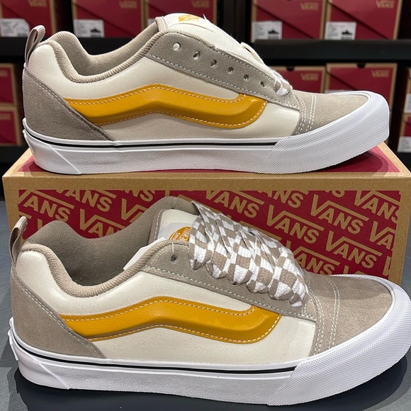 Vans Men’s Knu Skool
Mega Check Gray/Marshmall
VN0009QC0BP
Sneakers - Picture 1 of 16